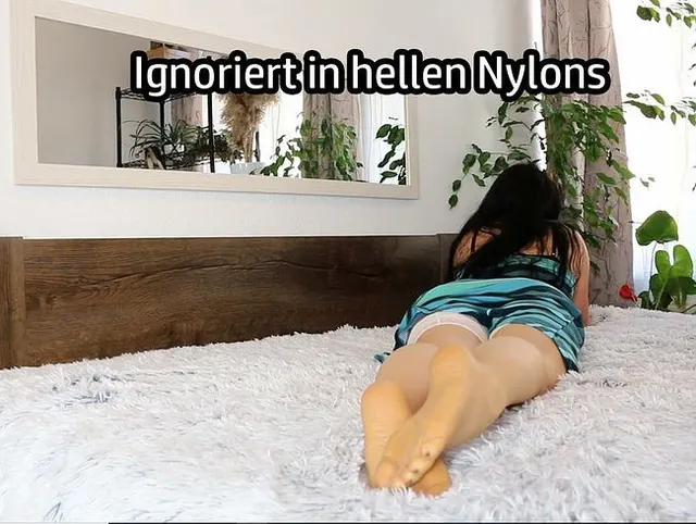 Ignoriert in hellen Nylons