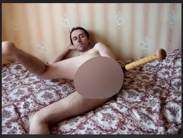 Fick mit großem Dildo.