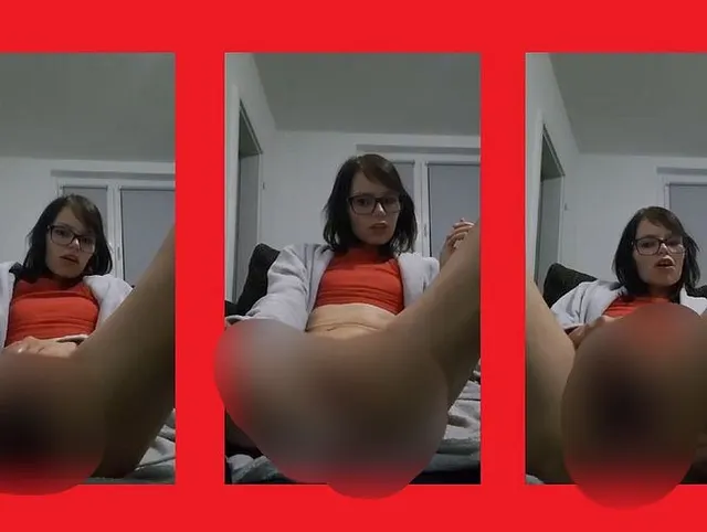 Ich ficke mich gleichzeitig mit einer Zucchini und einem großen schwarzen Dilldo. OMG ist das geil!