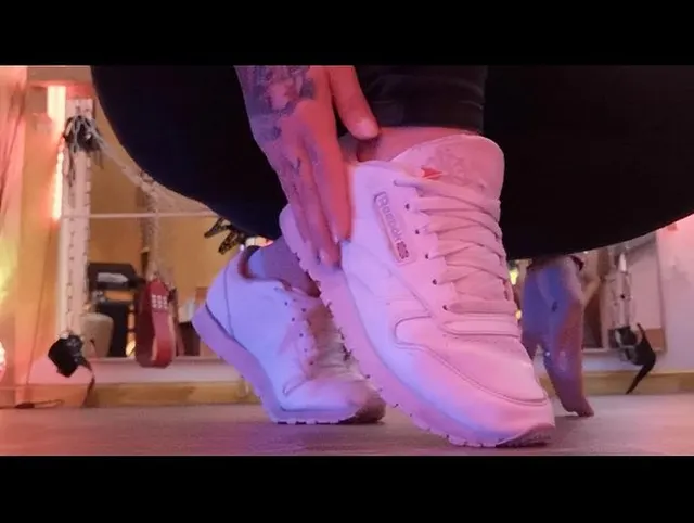 Ich zeige dir meine geilen weissen Sneaker