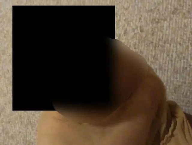 Meinen Schwanz mit ihren getragenen Nylonsöckchen heftig abgewichst....