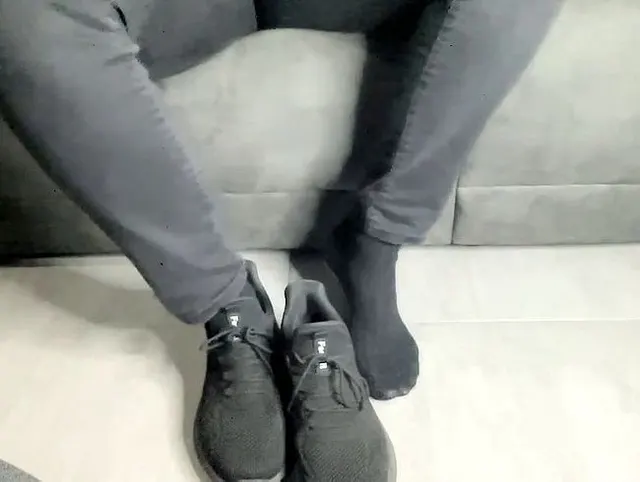 Fußcam mit User, Demütigung, Erniedrigung, Schuhgröße 41