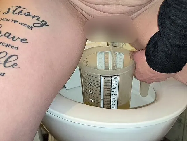 Neuer Versuch Messbecher pissen