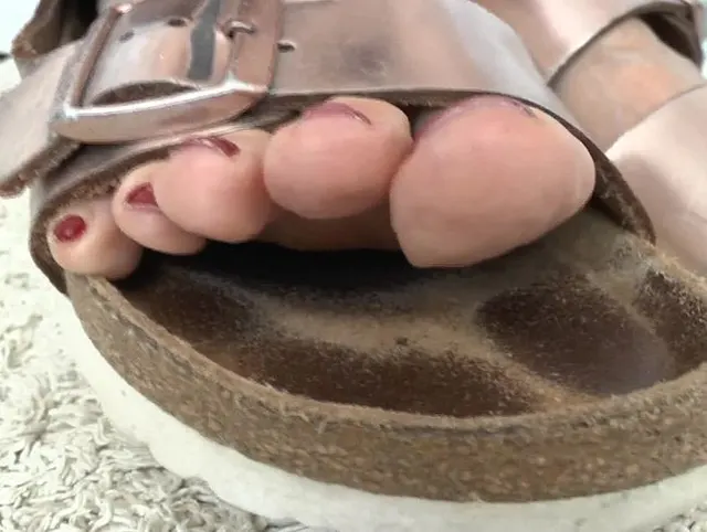 Rieche vorne in meine Käseslippers unter meine Käsezehen
