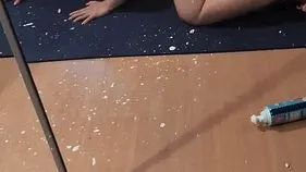 Eine Riesensauerei!! Bella geiler Prachtarsch voller Sahne und Doggy zum Orgasmus!