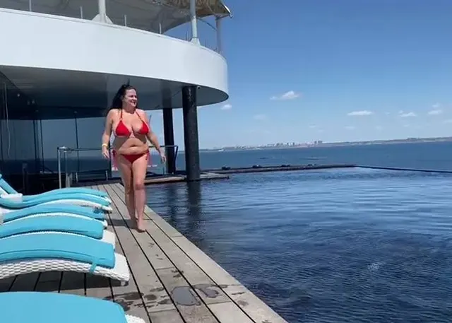 Jane schwimmt gerne (Sommerzeit Teil 2)