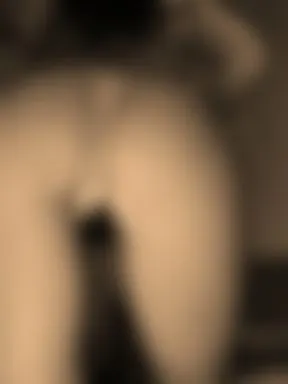 erstes Video: Strip in High Heels und Netzstrümpfen