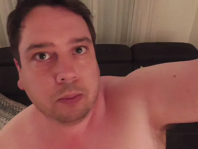 Pasci wichst seinen geilen haarigen Schwanz
