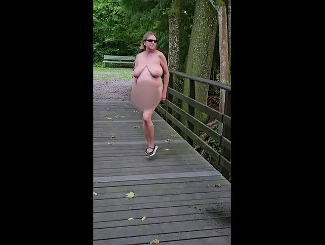 Selbstbefriedigung im Stadtpark, dann zeigt mal her eure Fotzen und Schwänze