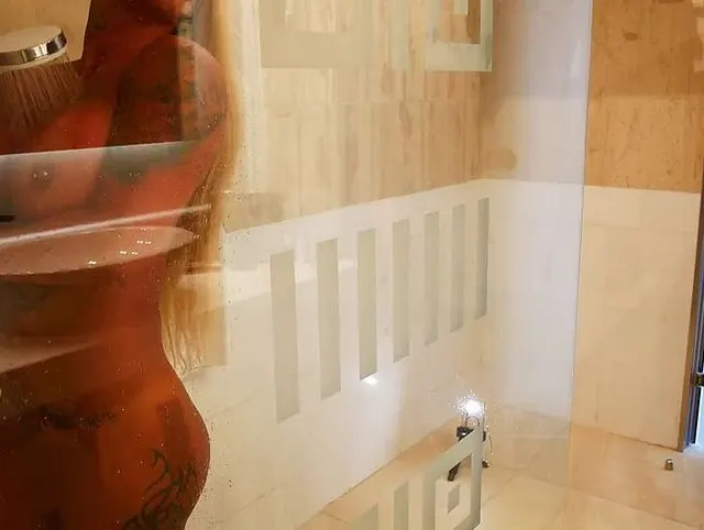 In der Dusche gefickt worden