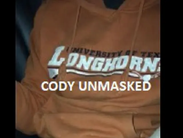 Unmasked: Cody's Rücksitz-Blowjob