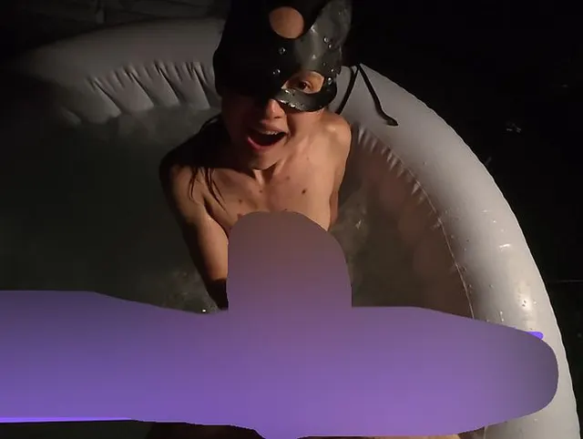 Ficken und Blowjob im Whirlpool - mit geiler Gesichtsbesamung zum Abschluss