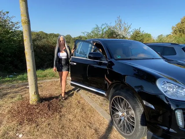 19.12 I carbitch | Auto Verkauf eskaliert in creampie I classic tape