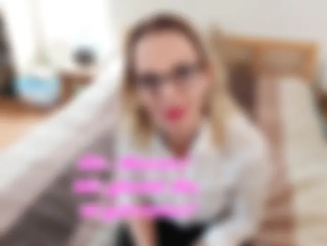 Die Annonce! Wer glaubst Du ist gekommem?