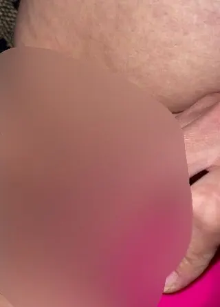 Nahaufnahme Pussy stimulieren Klitoris feucht kurz vorm squirten multiple Orgasmen stöhnen