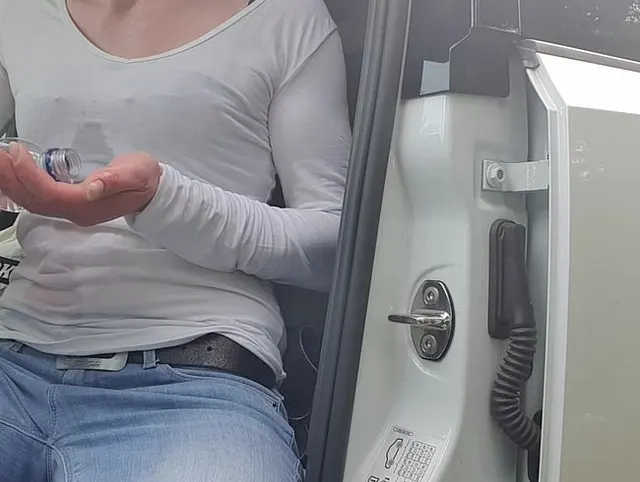 Wet Shirt im Auto