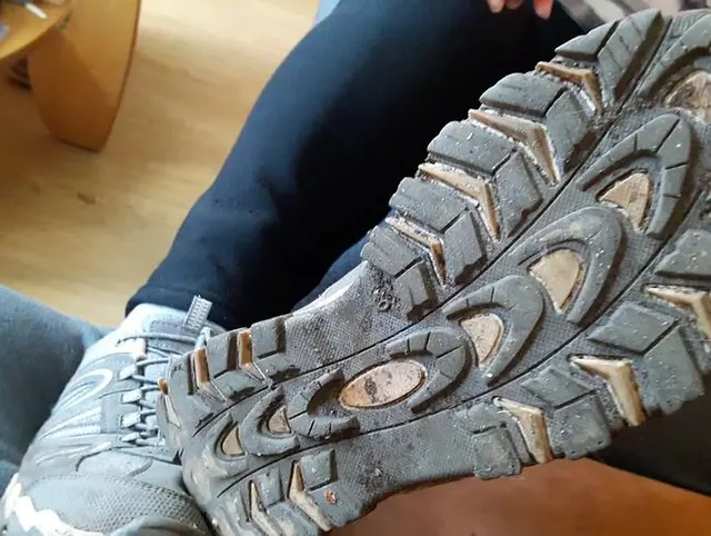 Los Sklave leck mir die Schuhsohle