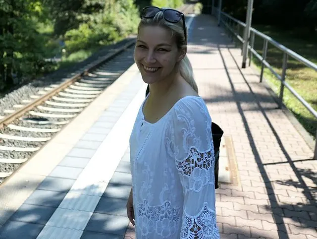Mitten am Bahnhof gefickt