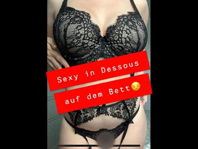 Sexy in Dessous auf dem BETT ;)
