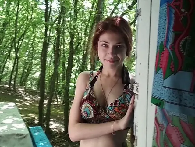 Süßes Girl im Urlaub klar gemacht! Public Blowjob in POV!