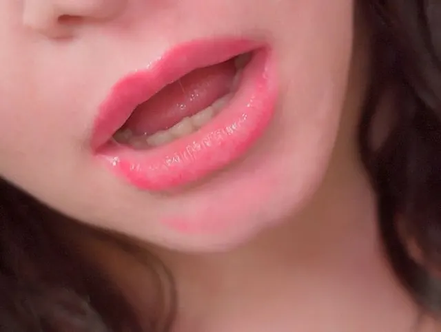 Blowjob in Nahaufnahme, Sperma im Mund