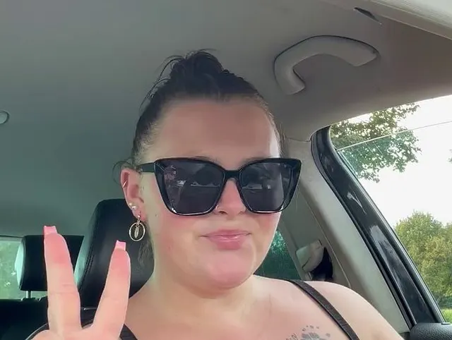 Hot Smoke with MILF in Car at a hot sunny Day ??