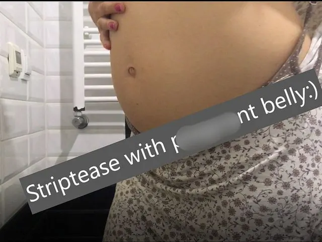 Striptease für dich mit meinem Schwangerenbauch :) Und Herr behaarte Fotze :) Übrigens; schau wie flexibel