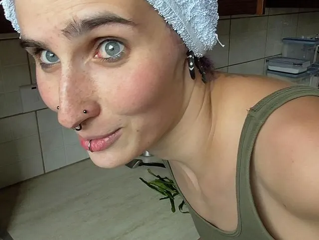 Gurke gefickt für Racheaktion Teil 2: Salat serviert