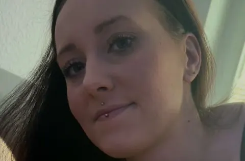 In der Pause sein Schwanz geblasen und asein Sperma geschluckt.