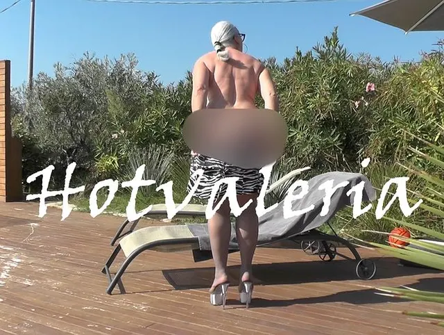 A day at the pool in tights