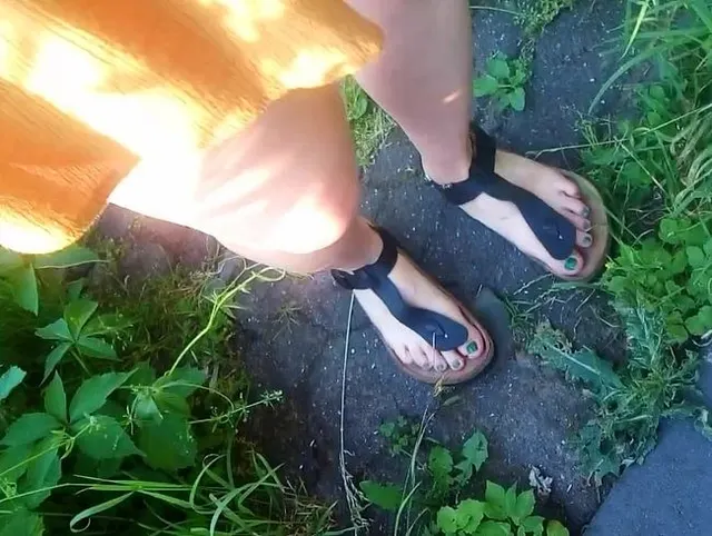 kleiner Spaziergang in sexy Schlappen