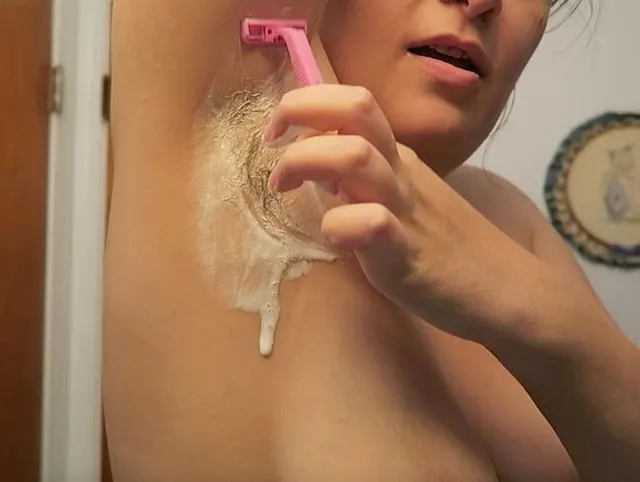 ICh raziere armpits mmm