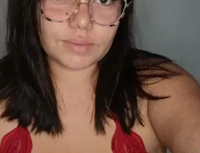 Jede meiner Kurven ist ein Statement von Selbstbewusstsein und Stil.
