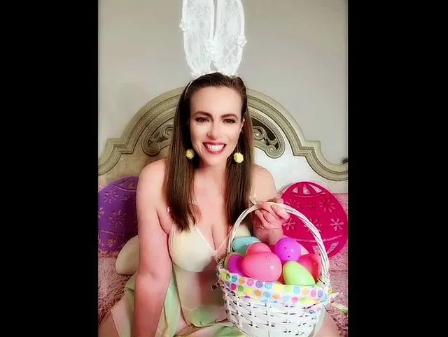 Die sexy Osterhase Nikki will deine Ladung – Streichel und spritz meine Muschi voll