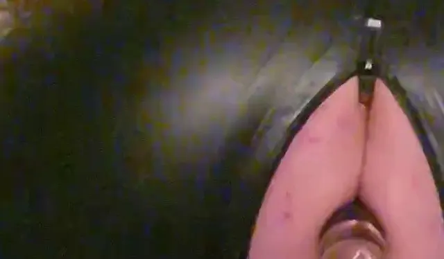 Glasdildo-Massagestab-Latexleggings