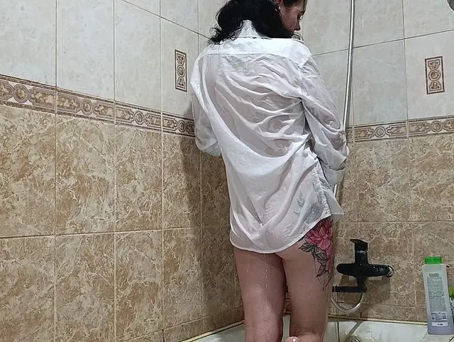 Haarige Pussy masturbieren