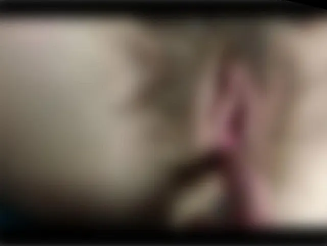 Er hat haarige Muschi cremig gemacht und war sehr stolz darauf. Zeigt sein Sperma mit dem Finger darin