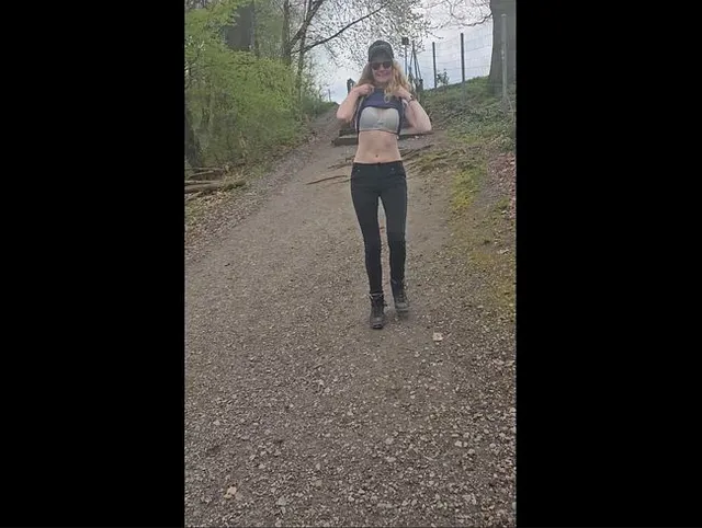 Wanderung endet mit Autofick und wir wurden erwischt