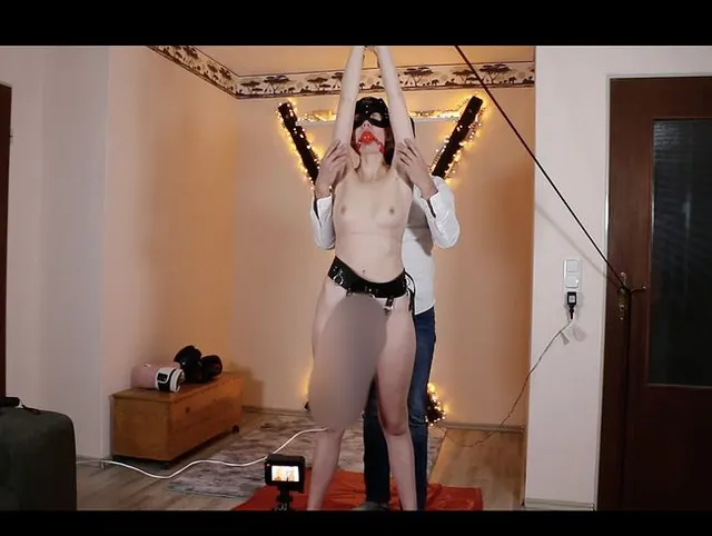 BDSM Orgasmus Folter durch Kitzeln mit abschließender Gesichtsbesamung