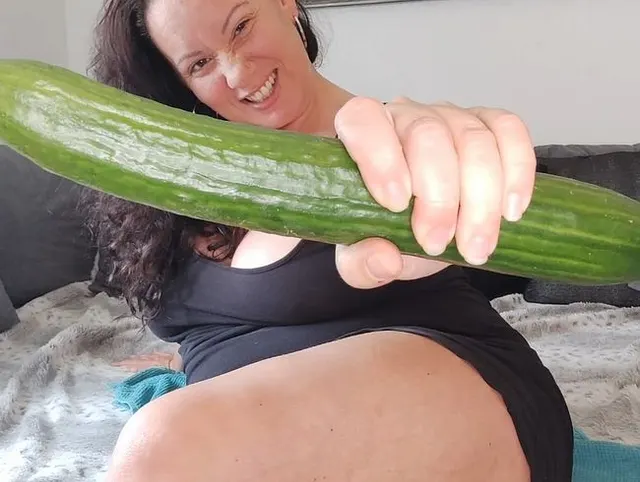 Gurken-Fick! Wenn die saftige Gurke dich zum Saften bringt!  Ich hab da wieder was gesehen... hehe.