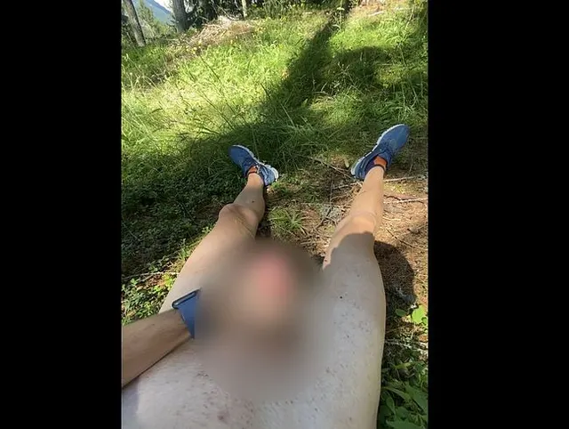 Ganz Nackt im Wald:)