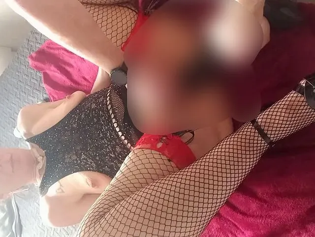 Pferdedildo in die Fotze bekommen