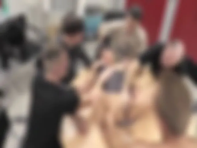 Sekretärin von Mitarbeiter einfach gefickt.