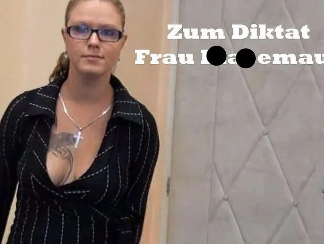 Zum Diktat Frau Blasemaul! JuniorChef nutzt aus
