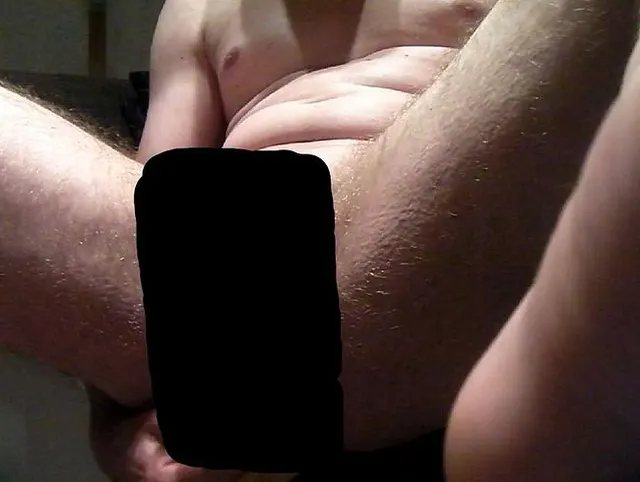 Schwanz abgebunden / Dildo im Arsch