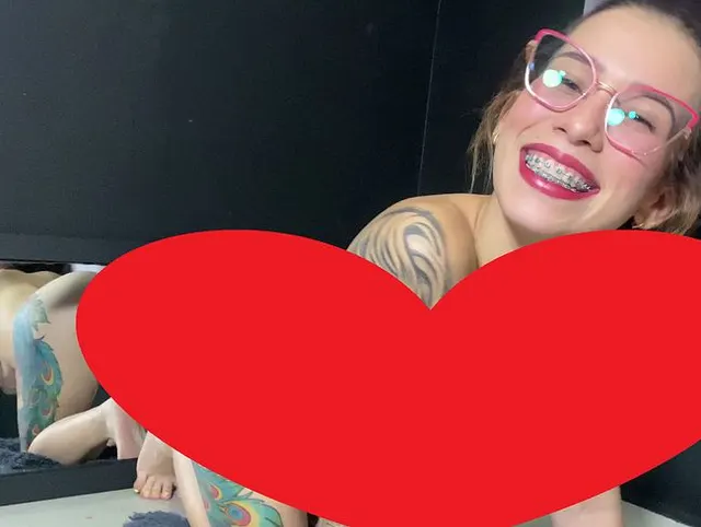 Ich bin eine Schlampe, die harten Analsex und Doppelpenetration mag