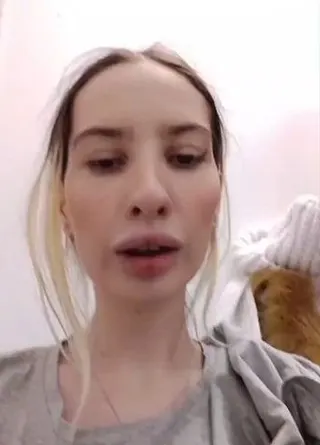 Vorschau aus Sexy Titten: Titten Teen Elza Kom sehr sehr süße Titten Elza Kom. Ja (ohne Ton)