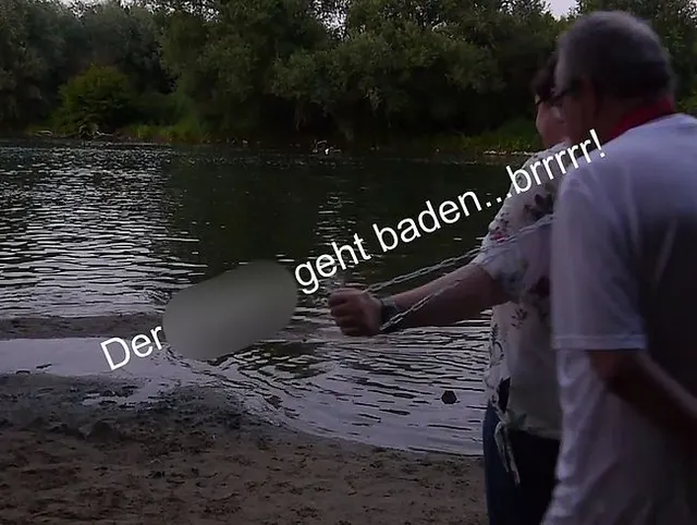 Der Sklave geht baden mit Herrin Sanne!!! Brrrr....