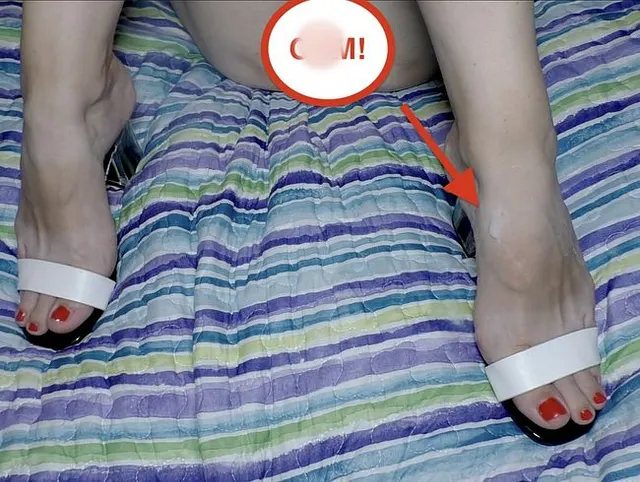 Sohlen und Schuhe Fußjob und Sperma zu Fuß