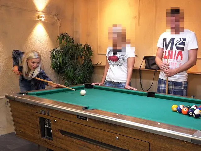 Vorschau aus Exhibitionistisch: 2 Orgasmen vor 5 Zuschauern!